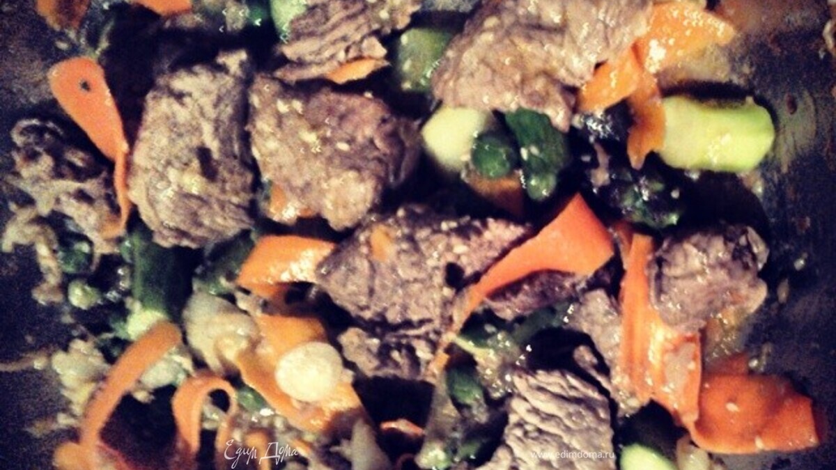 Овощи, поджаренные в воке