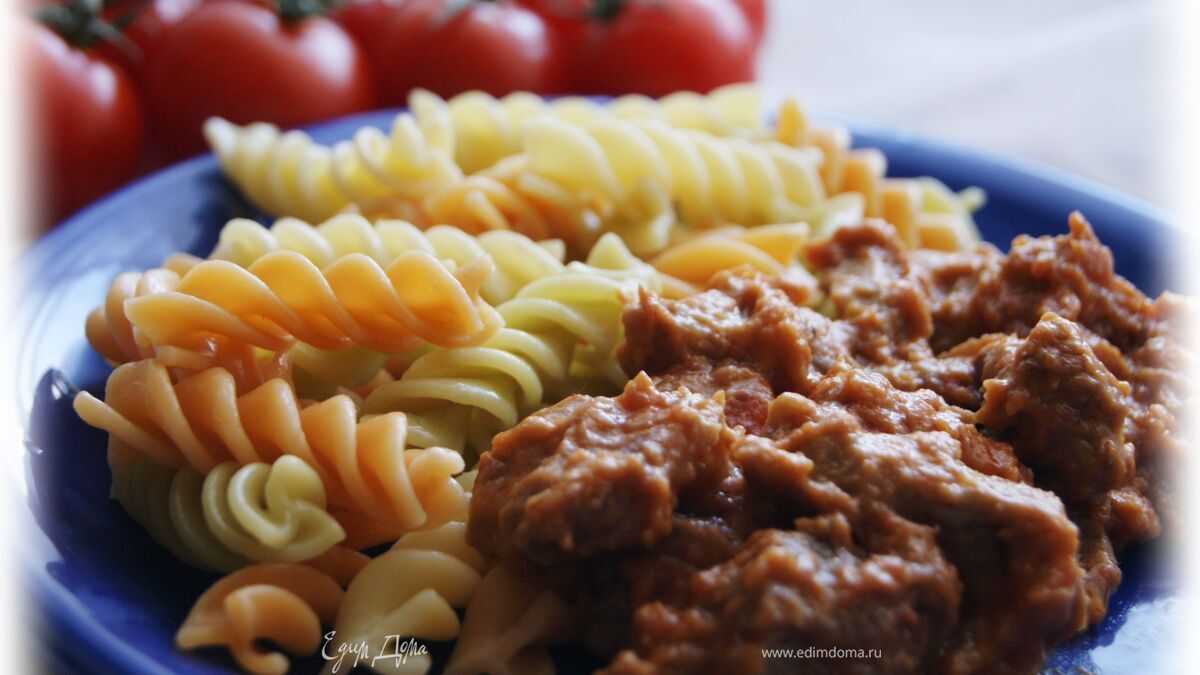 Свинина с томатами в арахисовом соусе