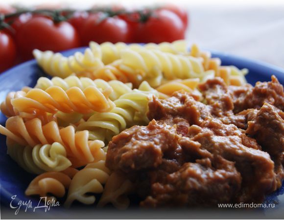 Свинина с томатами в арахисовом соусе