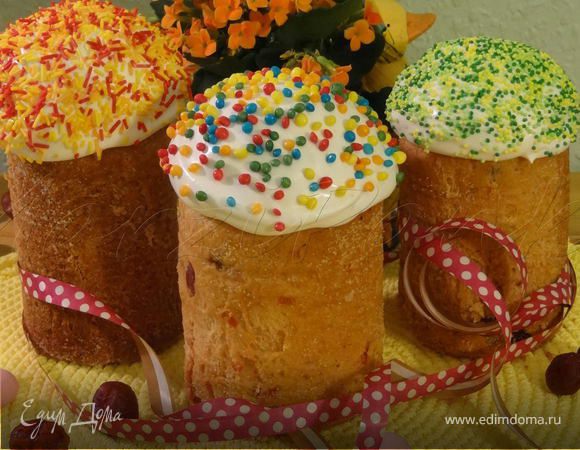 Кулич с вяленой вишней и кедровыми орешками Кулич с вяленой вишней и кедровыми орешками