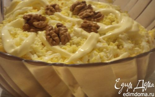 Рецепт Салат "Чёрная жемчужина" с крабовыми палочками, сыром и яйцом