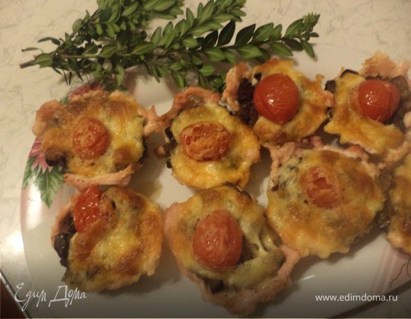 Кексы  из  куриного  филе  с  шампиньонами и сулугуни