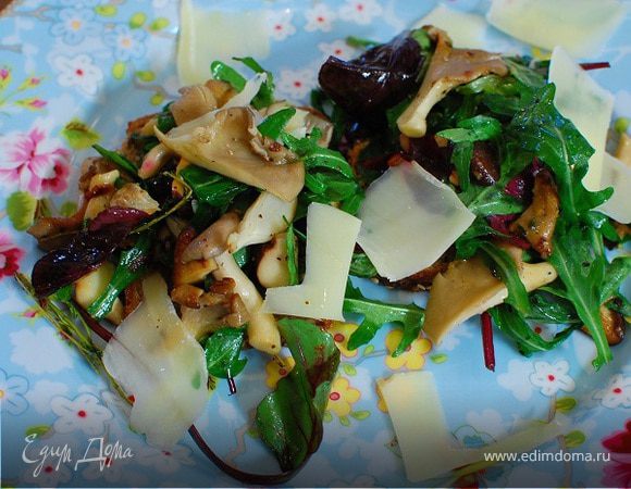 Жареные грибы на тостах 