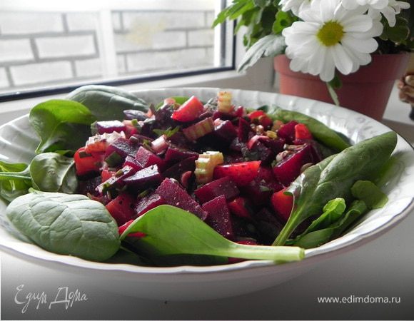 Салат из свеклы с клубникой Салат из свеклы с клубникой