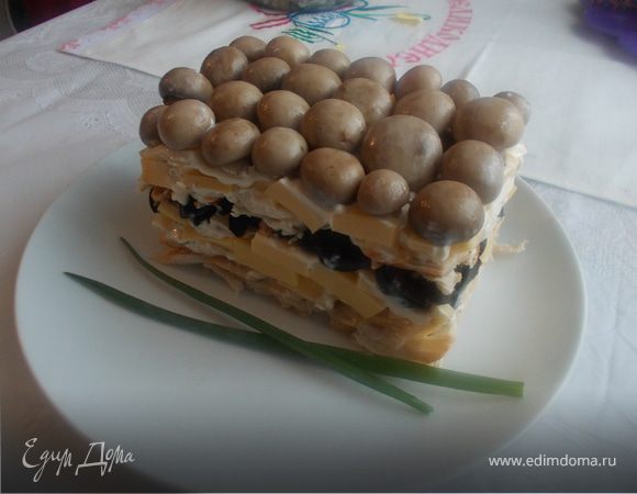 Салат с сыром и маринованными шампиньонами