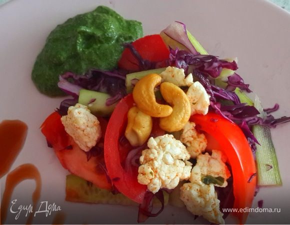 Салат с сыром и зеленым соусом Салат с сыром и зеленым соусом