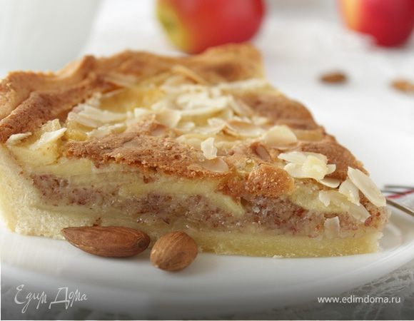 Тарт с миндалем и яблоками