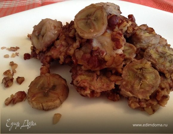 Куриная грудка с арахисом и бананами