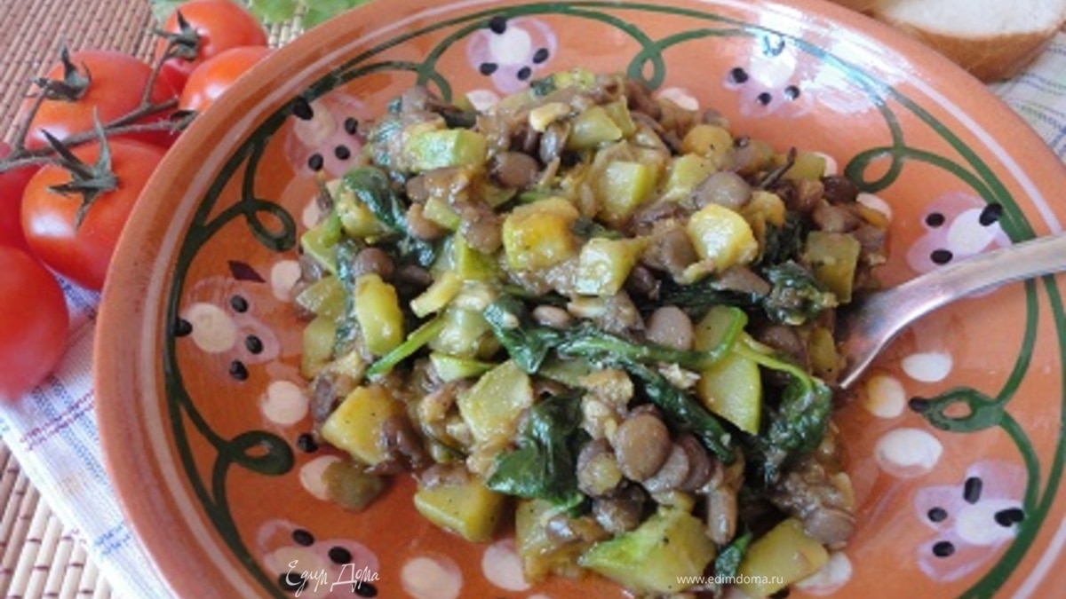 Чечевица в морковном соке с кабачками