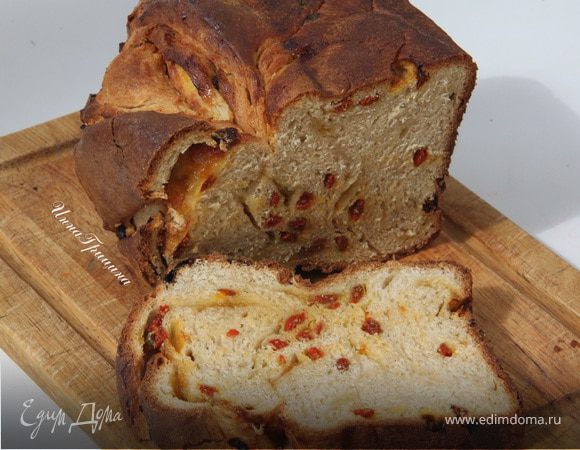 Плетеный хлеб с ягодами годжи Плетеный хлеб с ягодами годжи