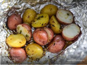 Картофель с тимьяном на углях