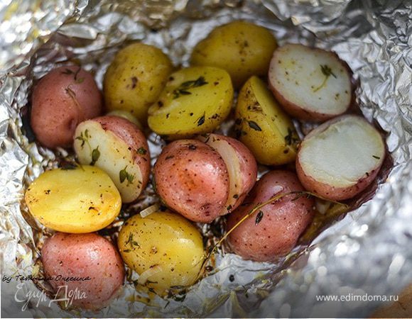 Картофель с тимьяном на углях