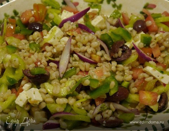 Греческий салат с перловкой 