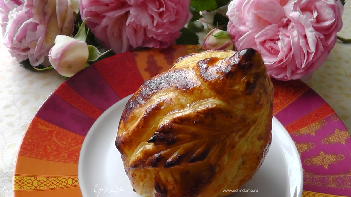 Груши с миндалем в тесте