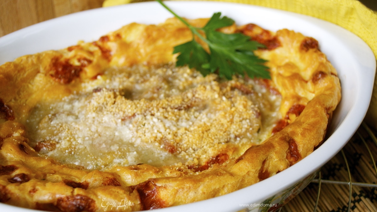 Заварной пирог с сыром и ветчиной