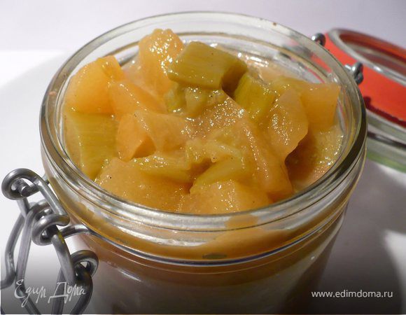 Диетический десерт из яблок и ревеня