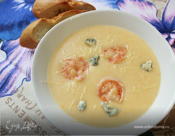 Сырный крем-суп с креветками. Ингредиенты: картофель, сыр плавленый .