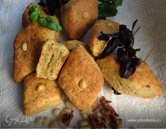 Печенье с кедровыми орешками, пармезаном и базиликом Печенье с кедровыми орешками, пармезаном и базиликом