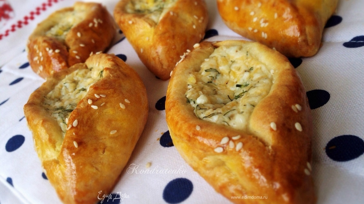 Пирожки с сыром и зеленью "Лодочки"