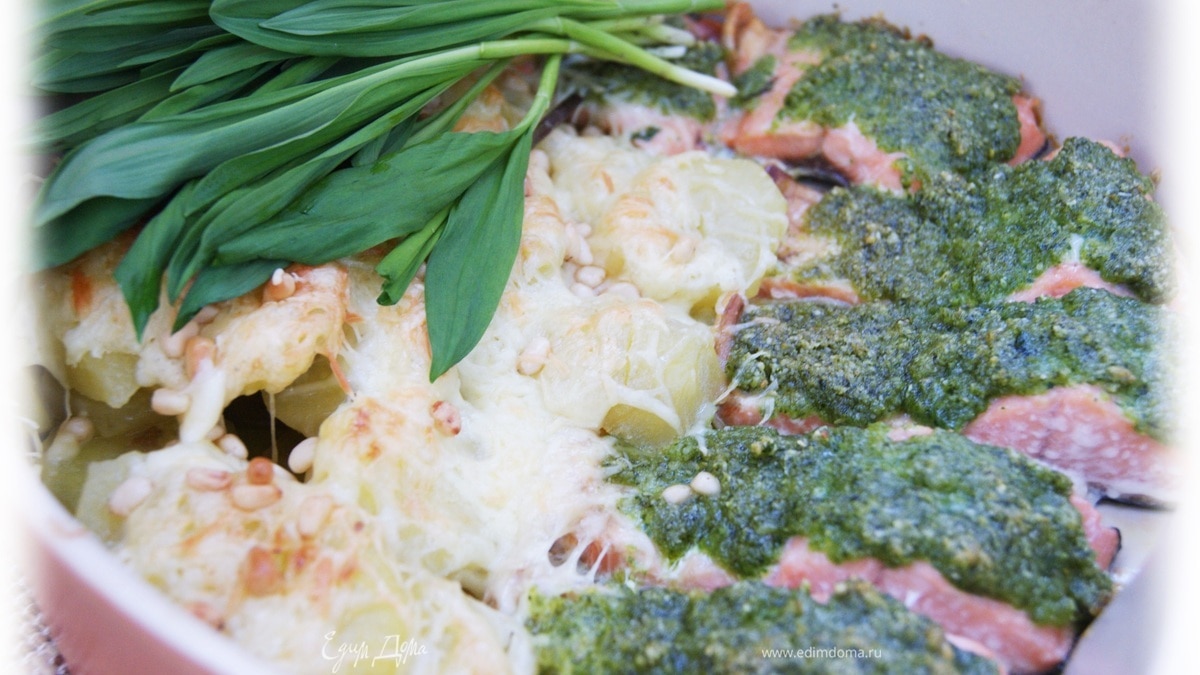 Кета под соусом песто от Ярославы с золотистым картофелем