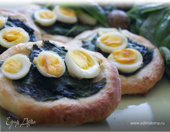 Мини-пироги из творожного теста со шпинатом