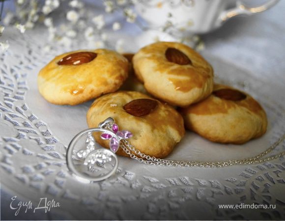 Песочное печенье на сметане с миндалем Песочное печенье на сметане с миндалем
