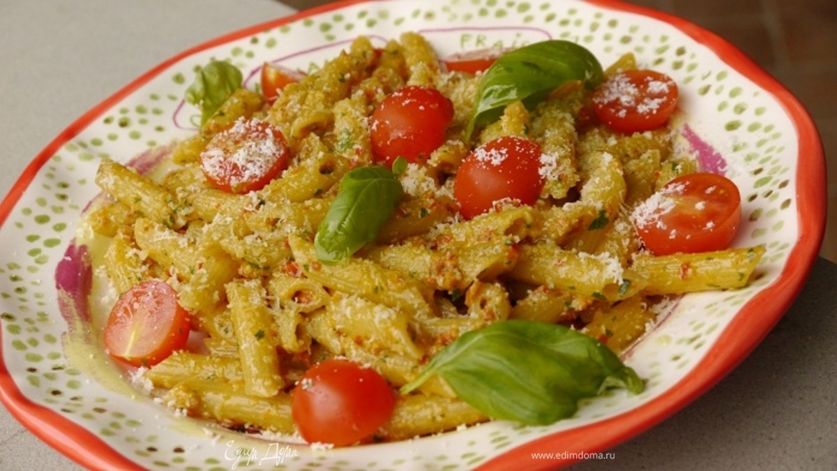 Паста с помидорами черри и красным песто