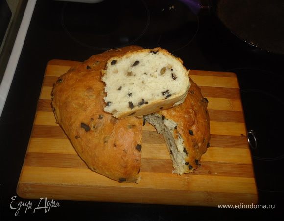 Домашний хлеб с оливками и чесноком Домашний хлеб с оливками и чесноком