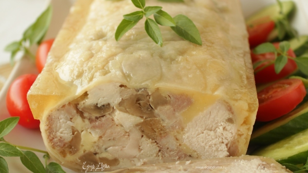 Куриный рулет с грибами и сыром