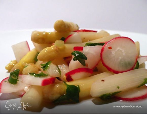 Салат из спаржи и редиски с медовой заправкой