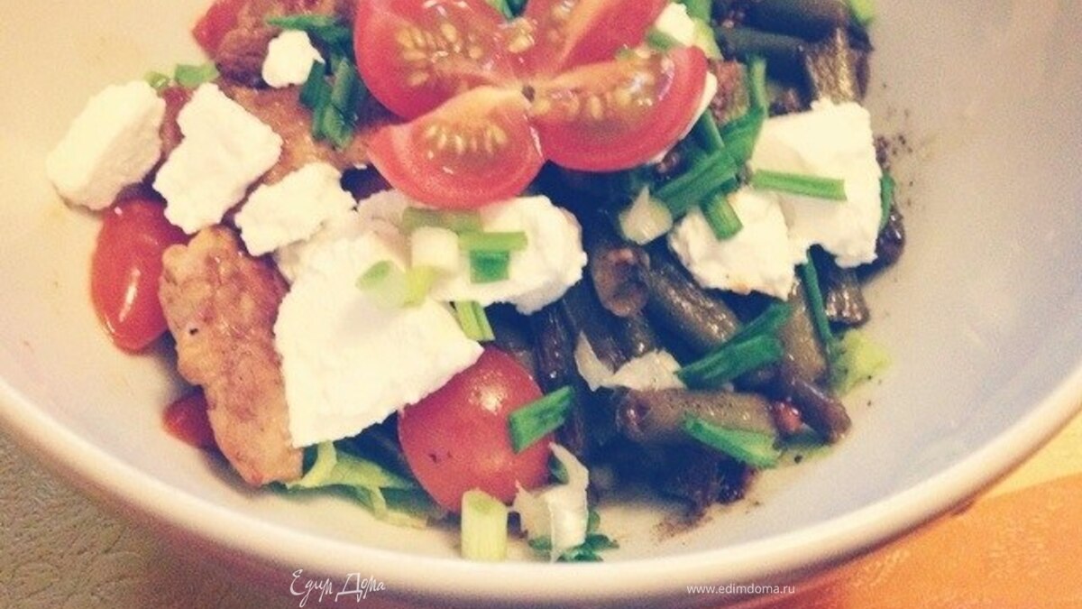 Теплый салат с говядиной и стручковой фасолью