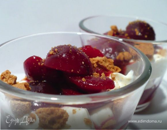 Сливочный десерт из маскарпоне с вишнями-амаретто