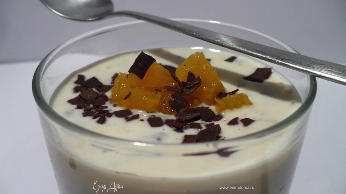 Апельсиновый йогурт с шоколадной стружкой