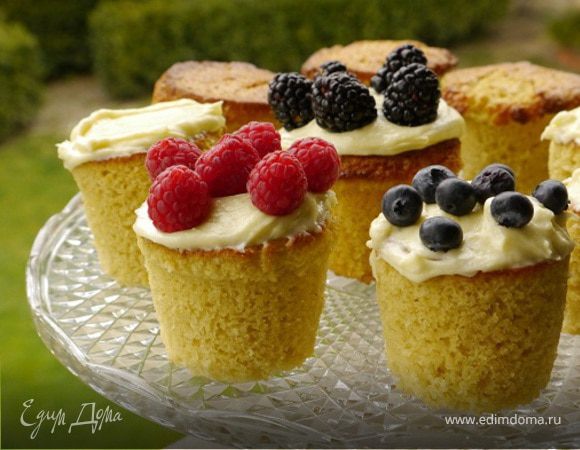 Кокосовые капкейки со свежими ягодами Кокосовые капкейки со свежими ягодами