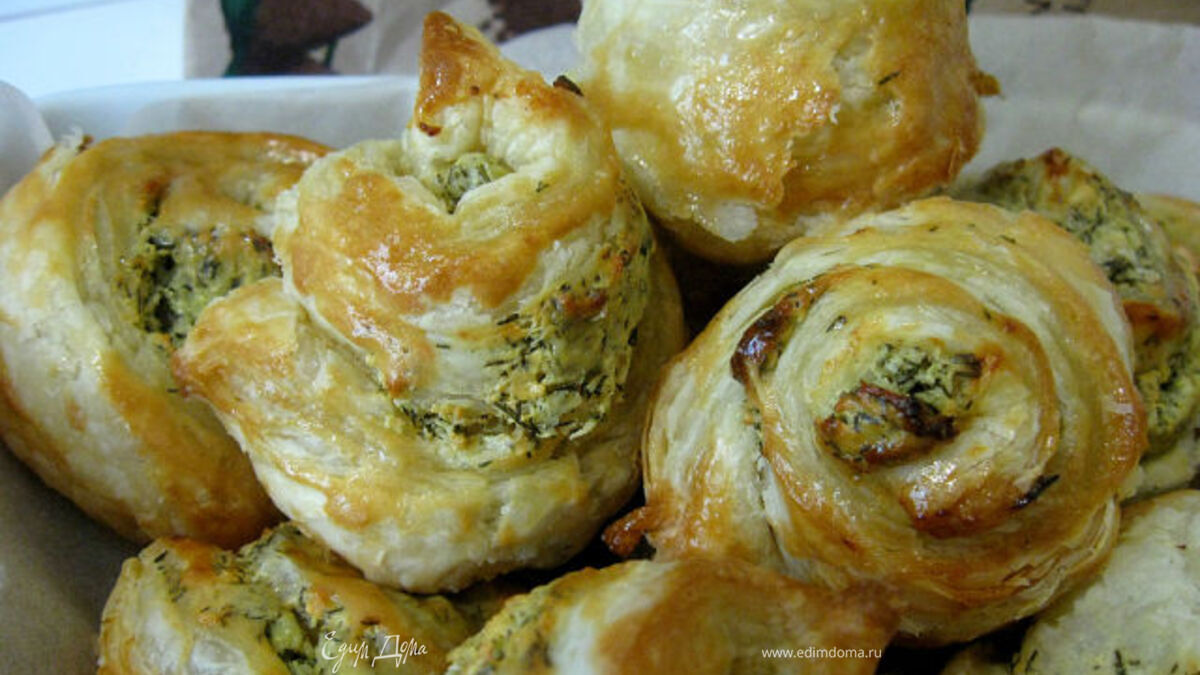 Ленивые плюшки с рийетом из брынзы с чесноком и зеленью