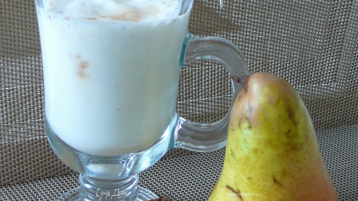 Молочный коктейль с грушей и корицей