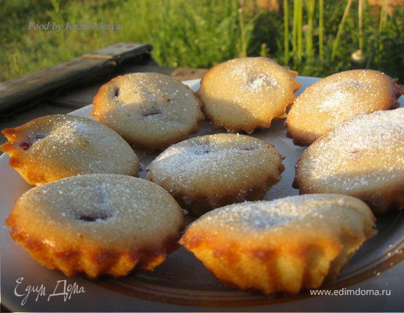 Летние кексы с вишней на сыворотке