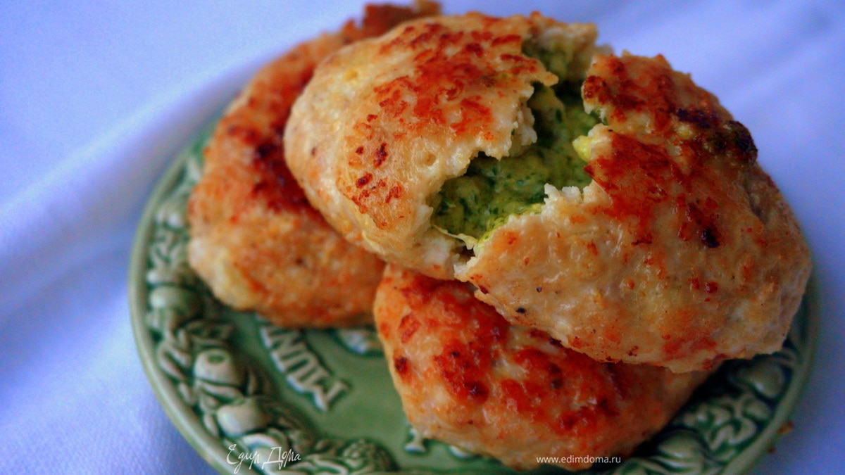 Куриные котлеты с сырной начинкой