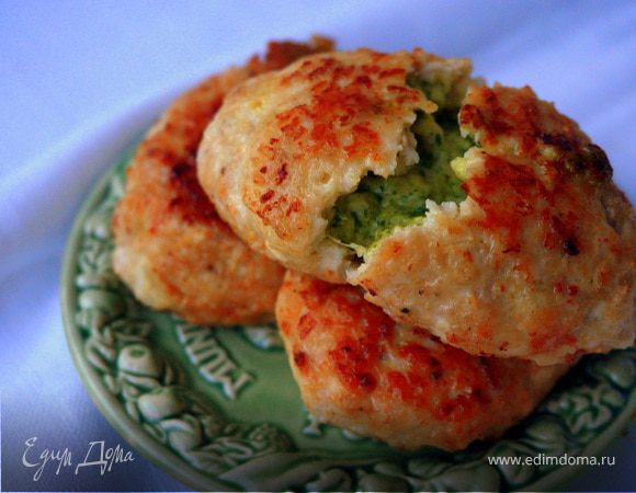 Куриные котлеты с сырной начинкой