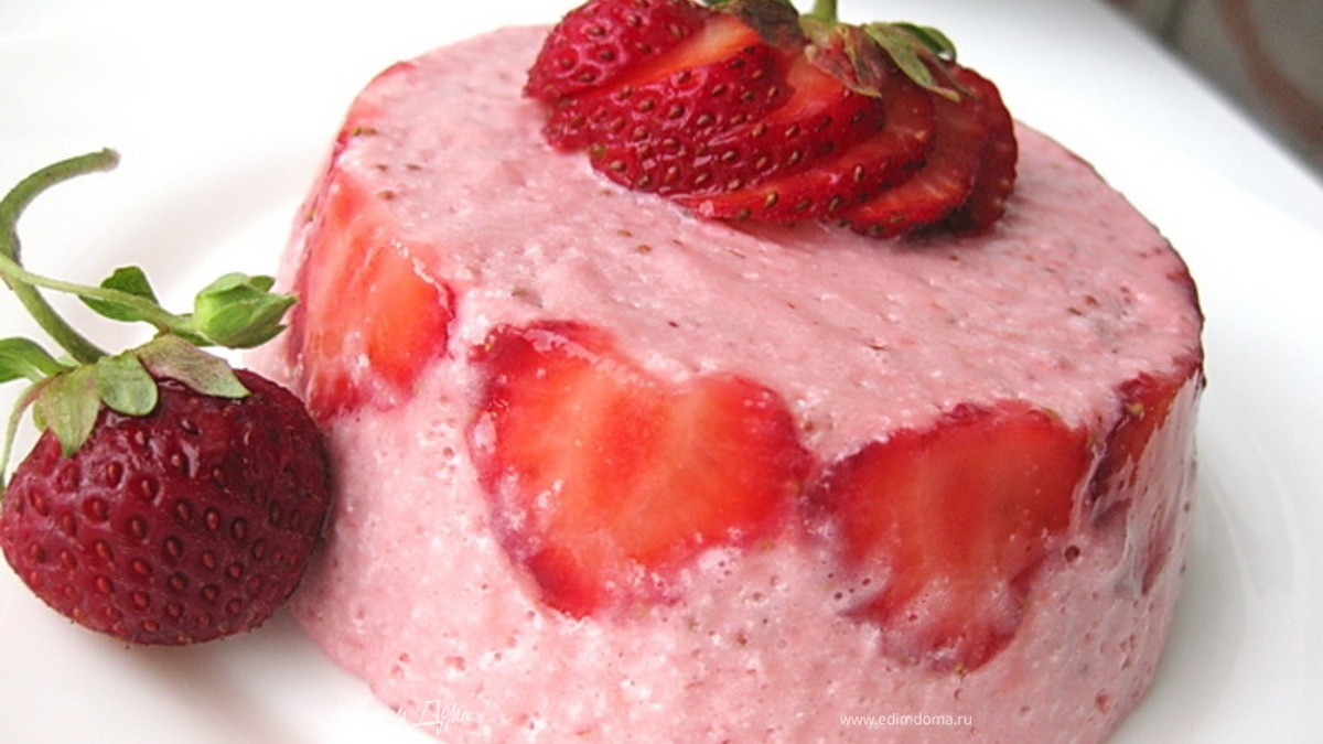 Десерт "клубничный самбук со сливками"