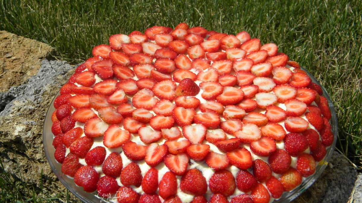 Зефирный торт с клубникой