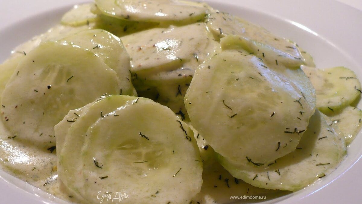 Огуречный салат с йогуртовой заправкой