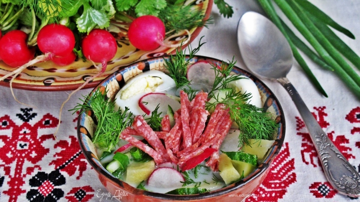 Окрошка с салями на йогурте