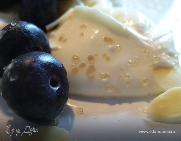 Творожный крем с черникой и миндалем Творожный крем с черникой и миндалем