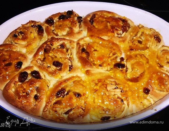 Дрожжевой пирог "Розетки" с абрикосовым вареньем