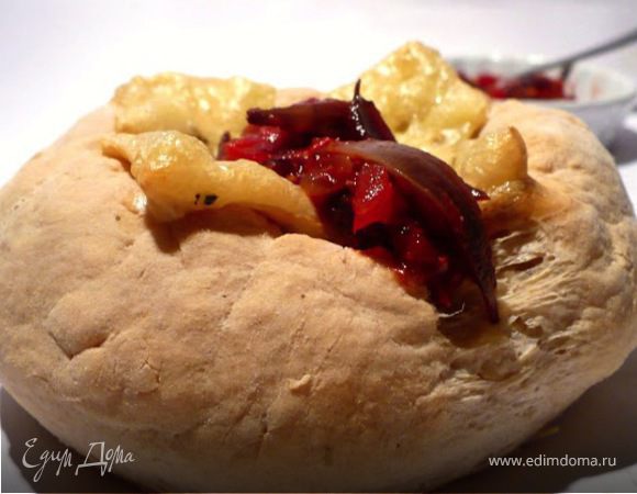 Камамбер в хлебной шубке с соусом из томатов Камамбер в хлебной шубке с соусом из томатов