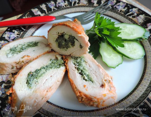 Куриные рулетики со шпинатом под сметанно-томатным соусом Куриные рулетики со шпинатом под сметанно-томатным соусом