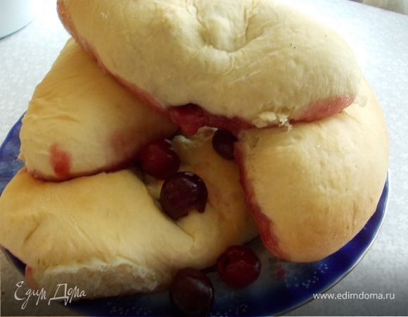 Пирожки с вишней 
