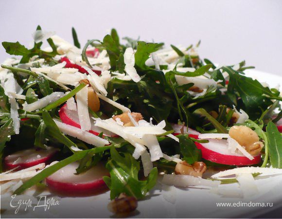 Летний салат из руколы и редиски