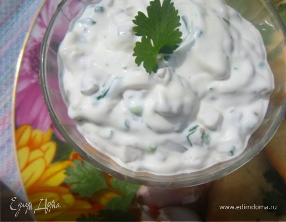 Сметанный соус с солеными огурцами Сметанный соус с солеными огурцами